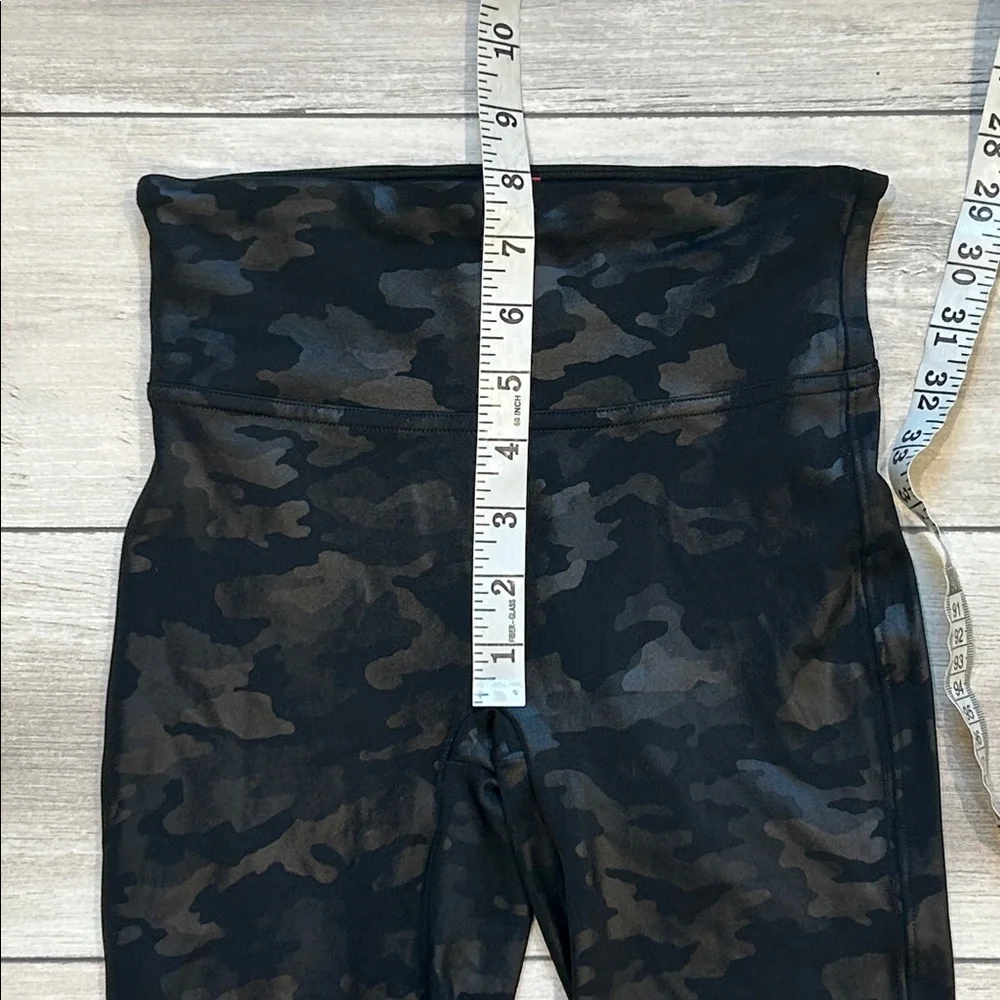 Spanx Faux Leather Matte Black Camo Leggings Style 20185R size XS